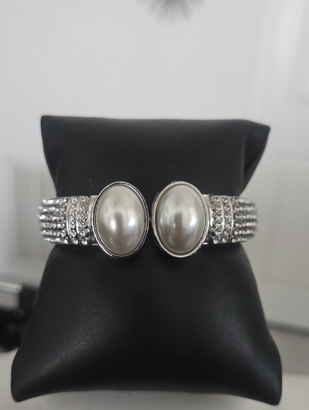 Paparazzi White Pearl Bling Bracelet NWT